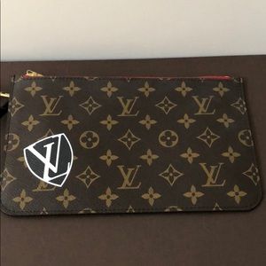 Louis Vuitton world tour neverfull mm pouch